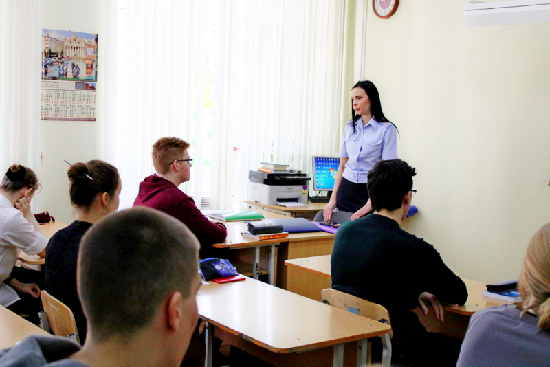 Сотрудники Нижнетагильской полиции провели профориентационные уроки среди будущих выпускников школ Сотрудники Нижнетагильской полиции провели профориентационные уроки среди будущих выпускников школ