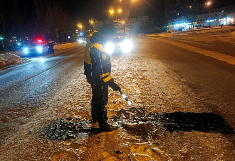 Ребенок вылетел в окно при ДТП в Нижнем Тагиле: полуторагодовалая девочка пострадала из-за отсутствия детского кресла | Полуторагодовалая девочка вылетела из машины при аварии в Нижнем Тагиле