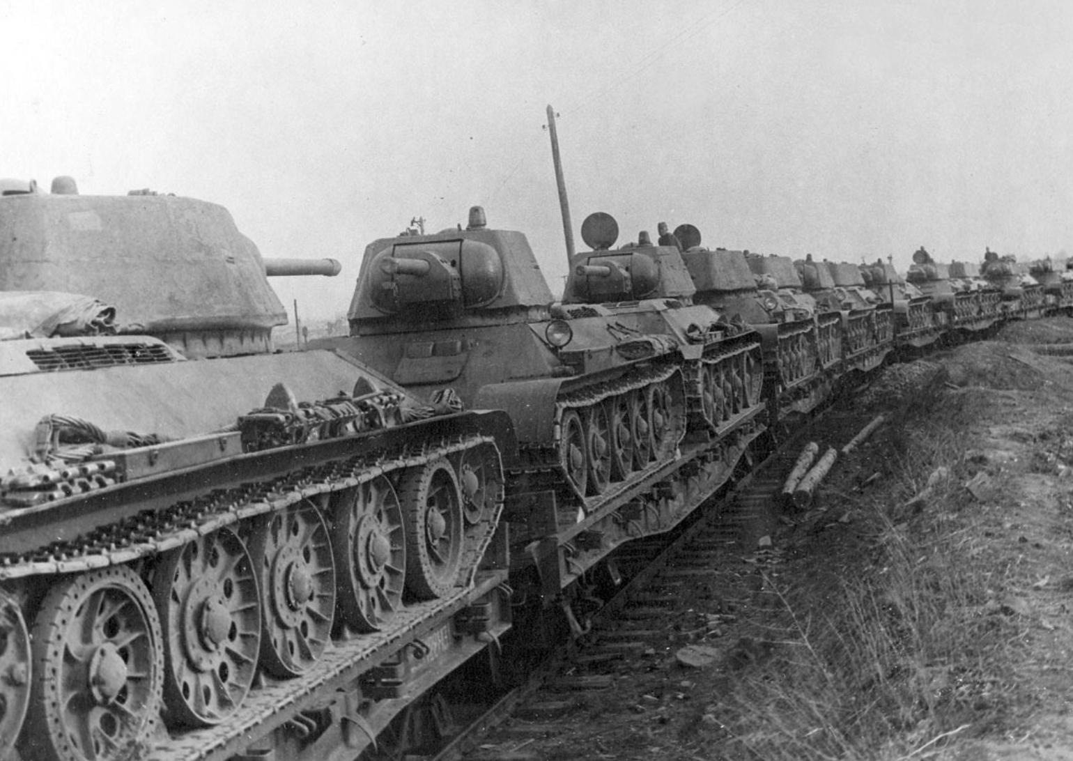 Легендарный танк Т-34 отмечает день рождения Легендарный танк Т-34 отмечает день рождения