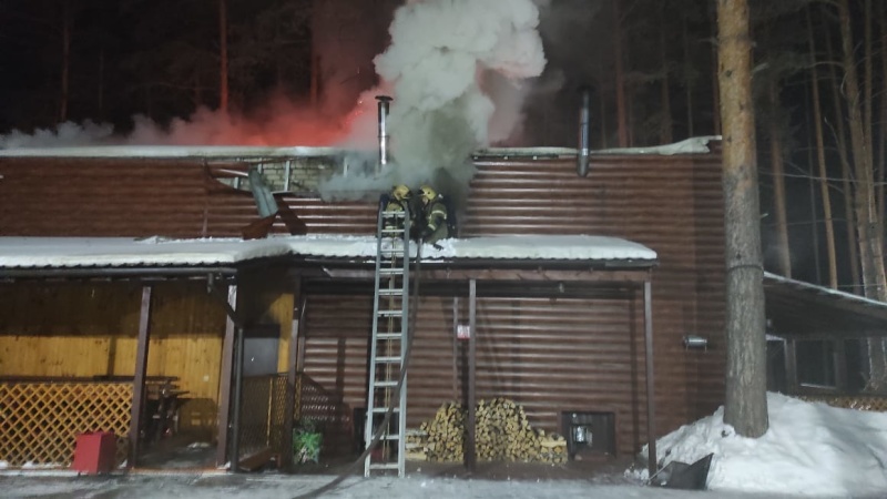 Накануне вечером в Тагиле сгорели садовый дом и баня