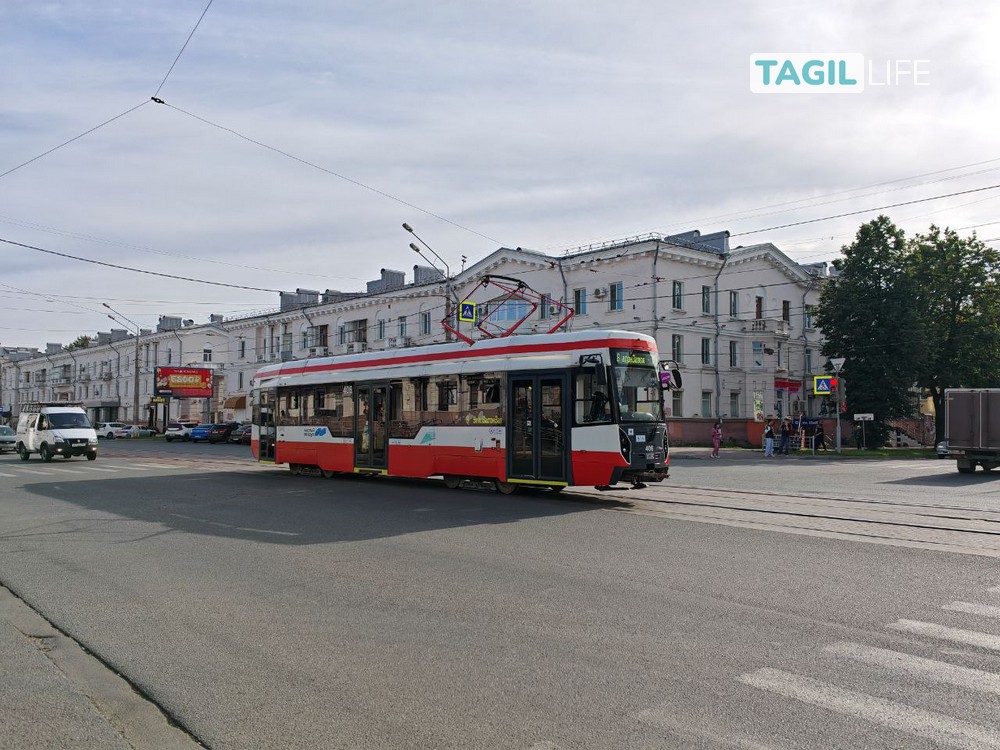 Подростки-зацеперы в Нижнем Тагиле устроили игрища на крыше трамвая | В Нижнем Тагиле подростки устроили опасные поездки на крыше трамвая