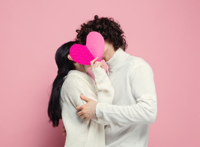 В каком возрасте лучше всего вступать в отношения: физиологическая готовность не равнозначна психологической | Врач-психиатр Калюжная назвала оптимальную разницу в возрасте между мужчиной и женщиной в паре