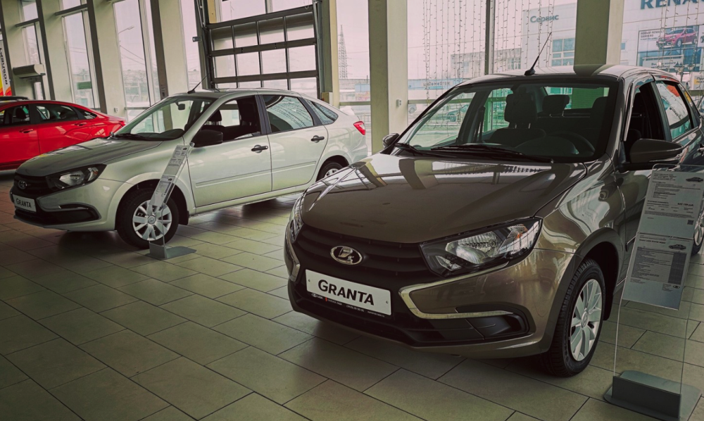 Владельцы новых Lada Vesta и Granta жалуются на проблемы с двигателем и безопасностью | Lada Vesta и Granta: новые машины дают сбои в двигателе и ГРМ