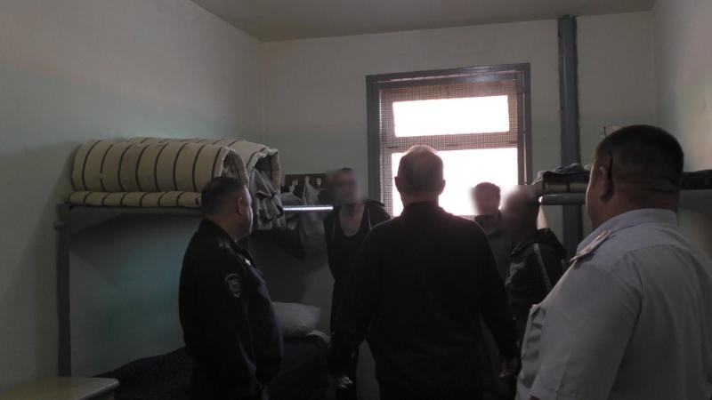 В изоляторах кормят три раза в день и играют в настолки: в Нижнем Тагиле прошли проверки ИВС и спецприемников | В Нижнем Тагиле провели проверку изоляторов в рамках «Гражданского мониторинга»