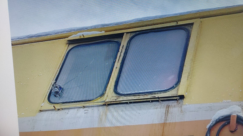 Двое подростков разбили снежками стекло поезда в Тагиле Двое подростков разбили снежками стекло поезда в Тагиле