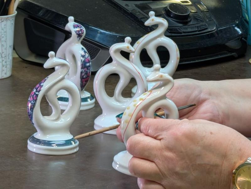 «Фарфор Сысерти» выпустил коллекцию статуэток к Новому году | Завод в Сысерти выпустил новую коллекцию новогодних игрушек