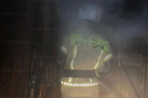 Утром в Нижнем Тагиле в трёхэтажке загорелась квартира Утром в Нижнем Тагиле в трёхэтажке загорелась квартира