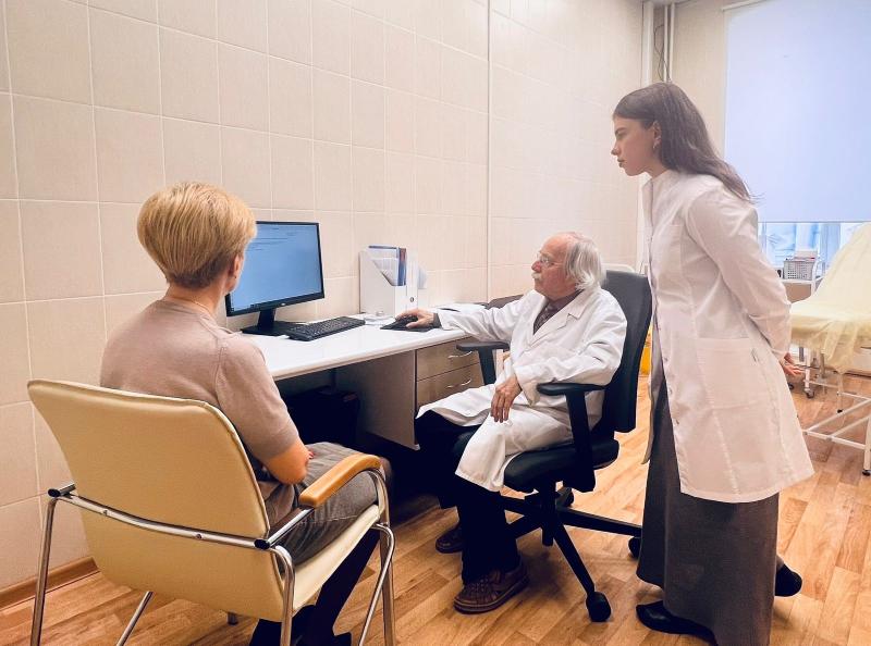 В Свердловской области хирурги и дерматовенерологи спасли пациентку с редкой патологией | Врачи спасли 49-летнюю свердловчанку с редким заболеванием 