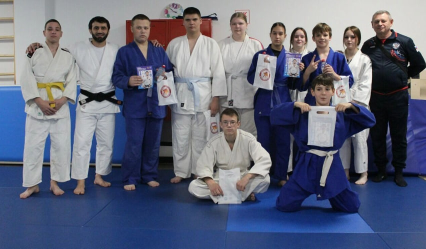 Юные дзюдоисты из Нижнего Тагила встретились с олимпийским чемпионом Бесланом Мудрановым в Екатеринбурге | Юные дзюдоисты встретились с олимпийским чемпионом Юные дзюдоисты из Нижнего Тагила встретились с олимпийским чемпионом Бесланом Мудрановым в Екатеринбурге | Юные дзюдоисты встретились с олимпийским чемпионом