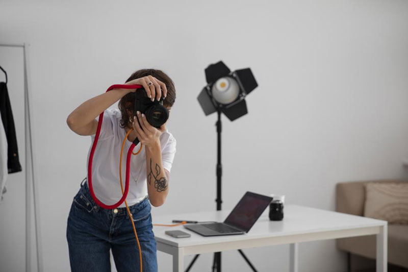 Как приставы Свердловской области нашли фотографа с долгом в 400 тысяч | Судебные приставы под видом моделей поймали фотографа-должника в 400 тысяч рублей Как приставы Свердловской области нашли фотографа с долгом в 400 тысяч | Судебные приставы под видом моделей поймали фотографа-должника в 400 тысяч рублей