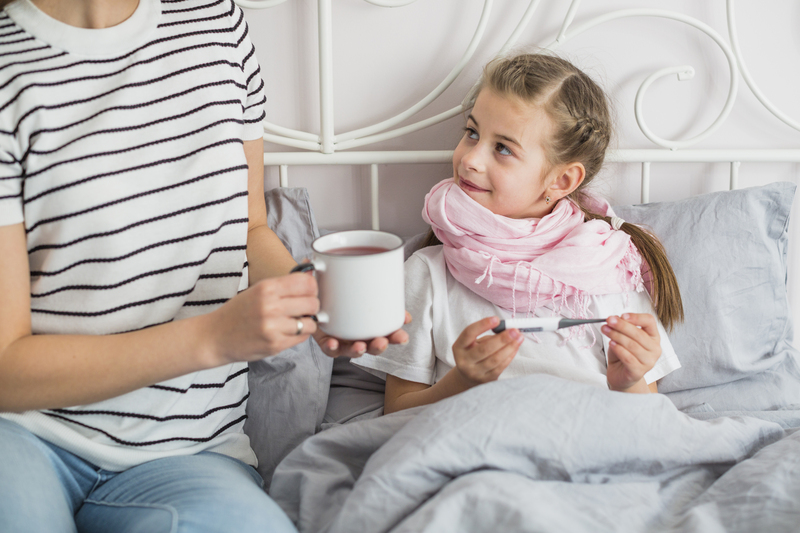 Можно ли гулять с ребенком во время болезни: правила и запреты от врача | Детский врач Хатшуков объяснил, когда можно и нельзя гулять при простуде