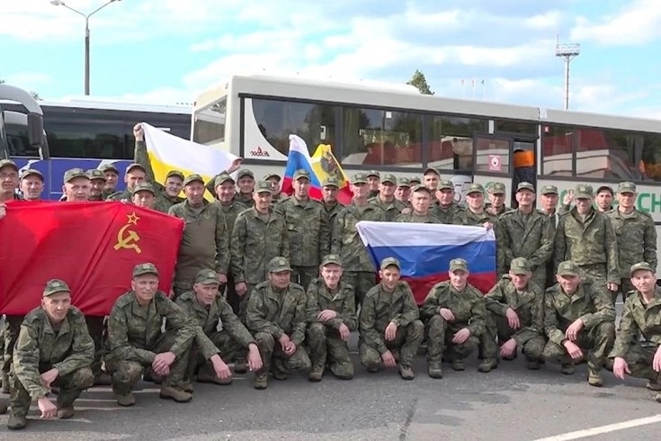 Двое военнопленных вернутся в Нижний Тагил в рамках обмена между Россией и Украиной  | В Свердловскую область в результате обмена вернется 31 военнопленный
