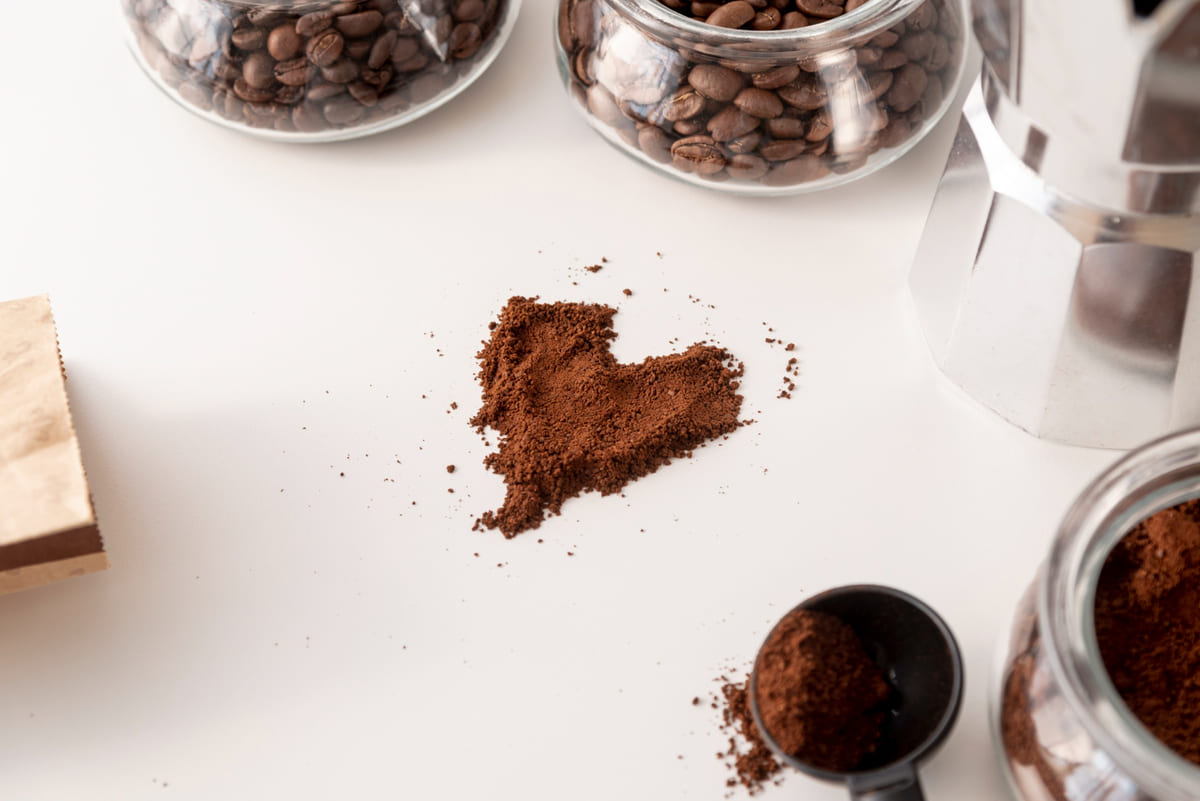 Выливаете кофе в раковину — деньги на ветер: вот 12 способов использовать гущу с умом