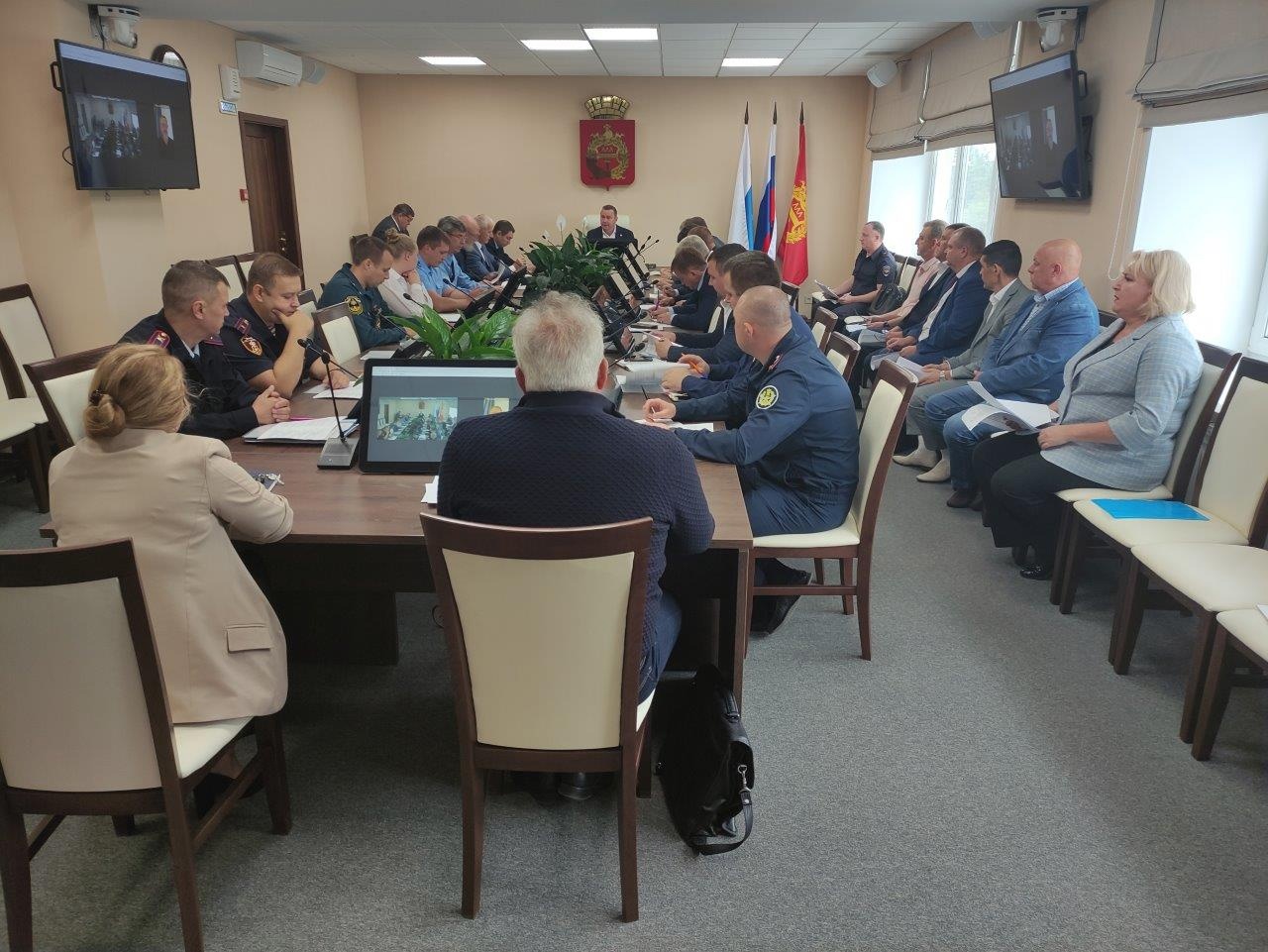 В Нижнем Тагиле прошло заседание антитеррористической комиссии В Нижнем Тагиле прошло заседание антитеррористической комиссии