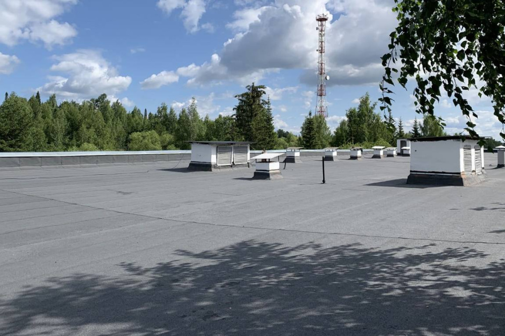 В Городской больнице Нижнего Тагила завершили ремонт кровли второго корпуса | На Урале закончили ремонт кровли больницы стоимостью более 12 миллионов рублей 