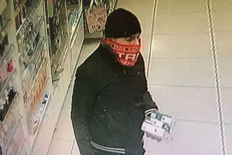 В Нижнем Тагиле полиция устанавливает личность мужчины, подозреваемого в хищении из магазина В Нижнем Тагиле полиция устанавливает личность мужчины, подозреваемого в хищении из магазина