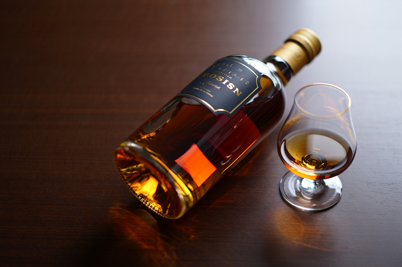 «Финал жизни зависимого — отношения с объектом зависимости»: психолог Вера Никишина о главном риске алкоголизма | Психолог Никишина объяснила, как зависимость вытесняет из жизни людей и становится её центром