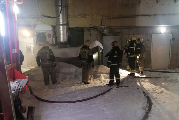 В Нижнем Тагиле в административном здании случился пожар. Эвакуировались 23 человека В Нижнем Тагиле в административном здании случился пожар. Эвакуировались 23 человека