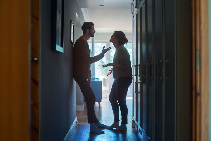 Психологический шок: тагильчанин не может жить в своей квартире из-за соседа | Тагильчанин переселился в съемное жилье, так как не смог открыть дверь в общую секцию