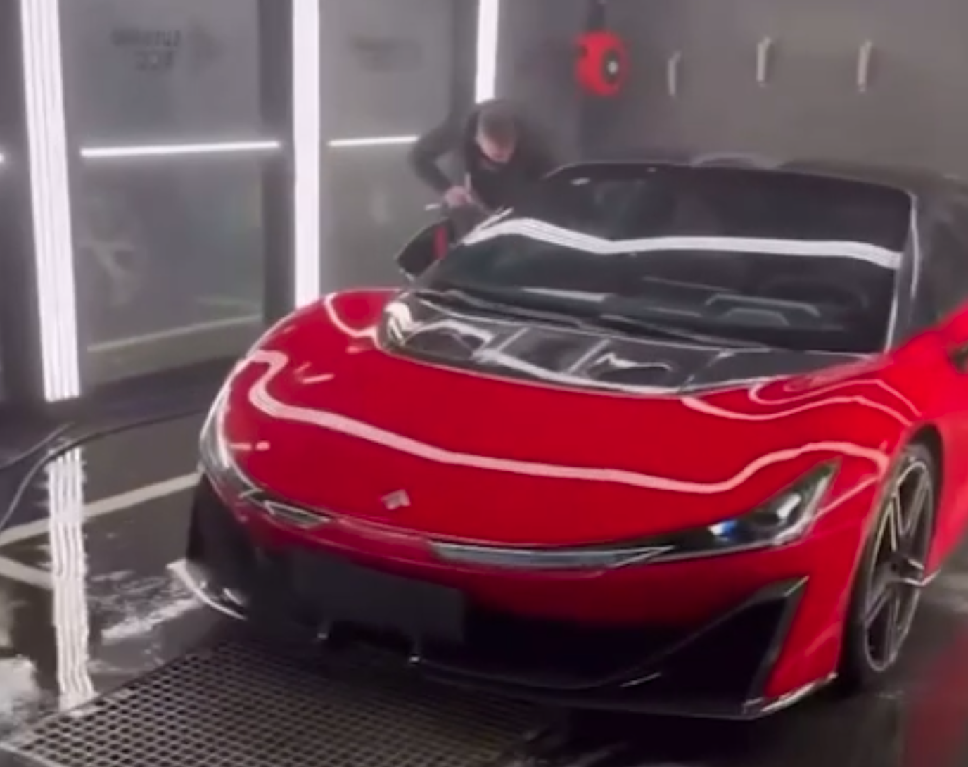 Сын уральского олигарха Игоря Алтушкина Тимофей приобрел электрокар за 20 млн рублей Сын уральского олигарха Игоря Алтушкина Тимофей приобрел электрокар за 20 млн рублей