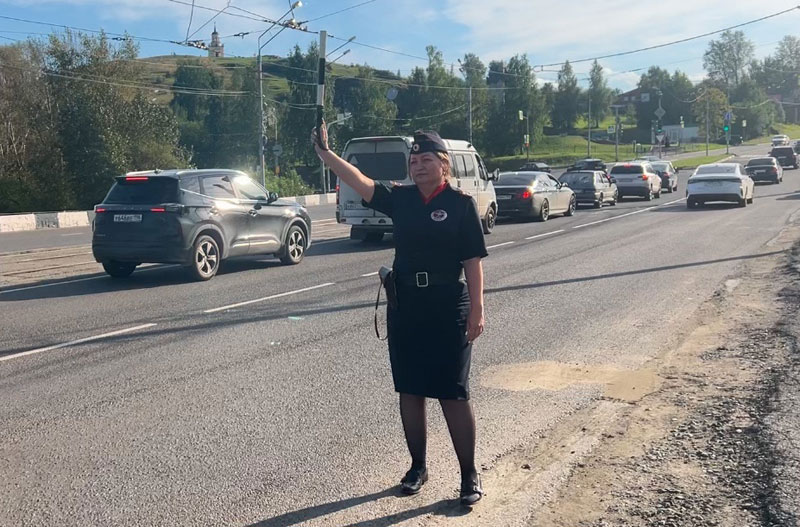 Сотрудники ГИБДД Нижнего Тагила продолжают рейды «Ребёнок — пассажир» и фиксируют нарушения | В Нижнем Тагиле ГИБДД выявила нарушения перевозки детей и напоминает о безопасности Сотрудники ГИБДД Нижнего Тагила продолжают рейды «Ребёнок — пассажир» и фиксируют нарушения | В Нижнем Тагиле ГИБДД выявила нарушения перевозки детей и напоминает о безопасности