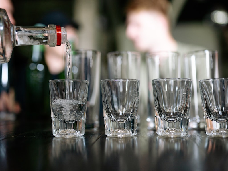 Проверка торговых точек в Нижнем Тагиле: 23 нарушения и 1000 литров нелегального алкоголя | Нижнетагильские полицейские изъяли более 1000 литров незаконного алкоголя Проверка торговых точек в Нижнем Тагиле: 23 нарушения и 1000 литров нелегального алкоголя | Нижнетагильские полицейские изъяли более 1000 литров незаконного алкоголя