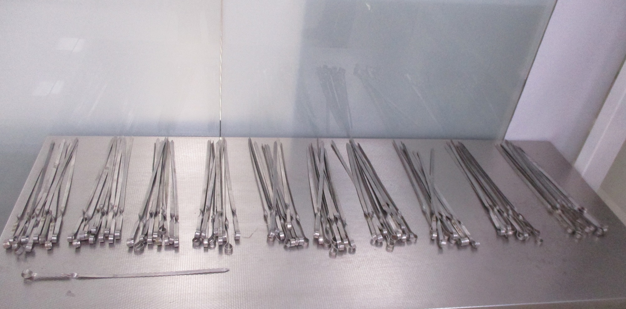 Таджикский повар с партией шампуров и специй задержан таможней в аэропорту Кольцово | Таможенники задержали жителя Таджикистана с партией шампуров и специй на 18 кило в аэропорту Кольцово Таджикский повар с партией шампуров и специй задержан таможней в аэропорту Кольцово | Таможенники задержали жителя Таджикистана с партией шампуров и специй на 18 кило в аэропорту Кольцово