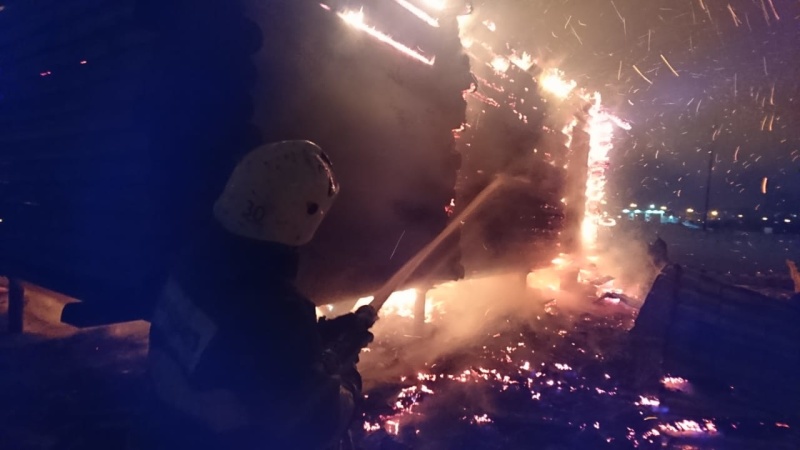 Накануне вечером в Тагиле сгорел частный дом Накануне вечером в Тагиле сгорел частный дом