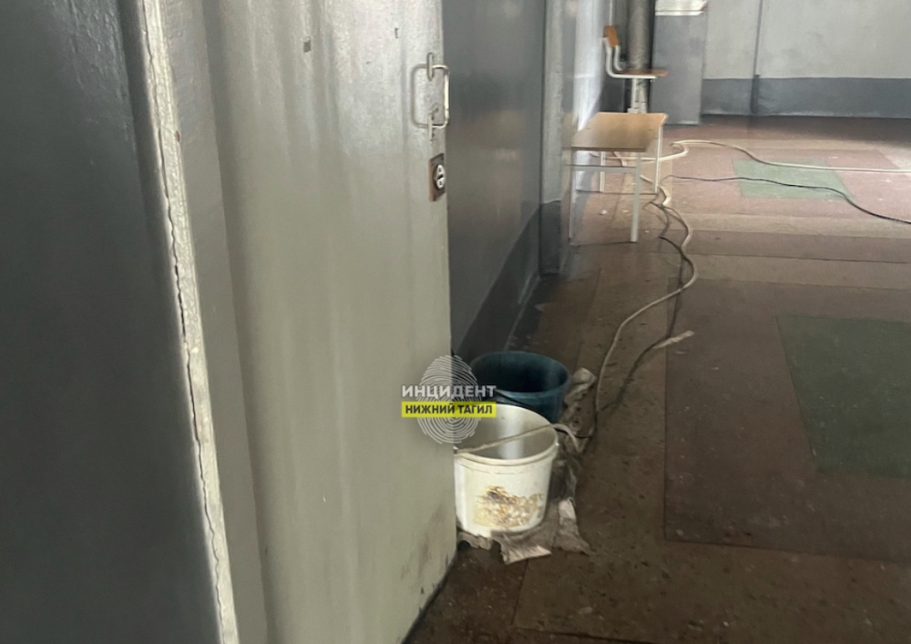 В Нижнем Тагиле после ремонта за 35 млн рублей снова течёт крыша школы | В Нижнем Тагиле крыша школы продолжает течь после ремонта за 35 млн рублей