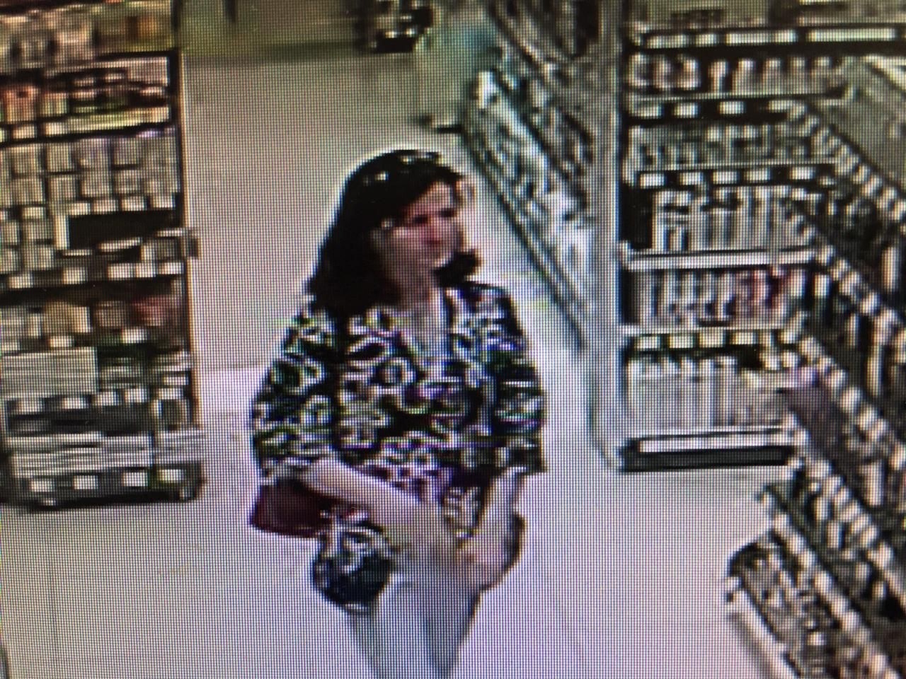 Полиция Нижнего Тагила разыскивает женщину, укравшую туалетную воду из ТЦ Полиция Нижнего Тагила разыскивает женщину, укравшую туалетную воду из ТЦ