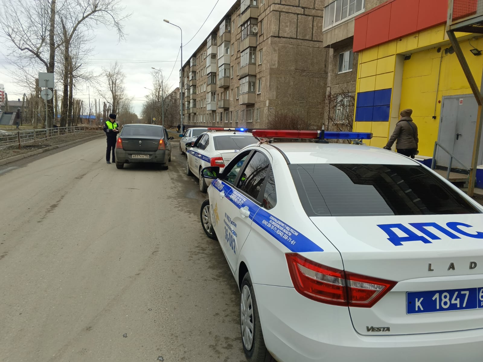 В Нижнем Тагиле сотрудники полиции провели профилактический рейд в Дзержинском районе | В Нижнем Тагиле провели профилактический рейд в Дзержинском районе