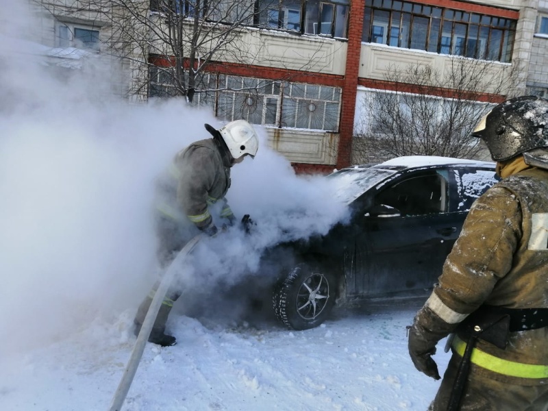 Утром в Тагиле сгорела легковушка