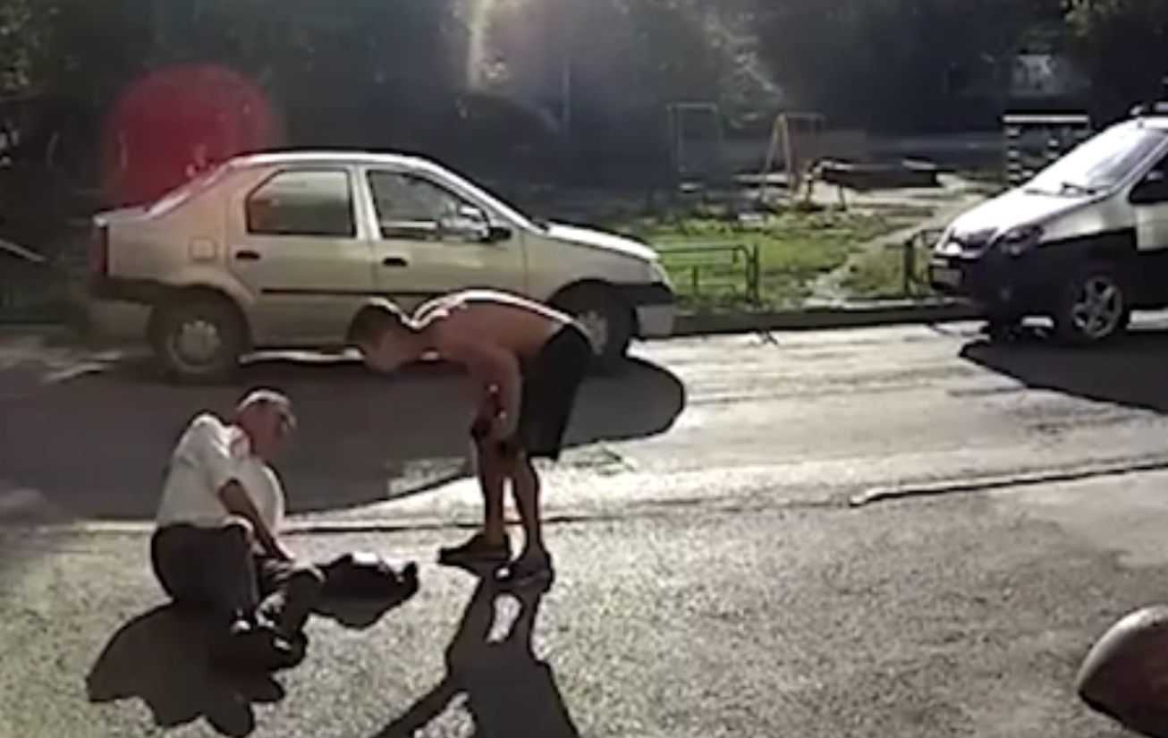 На Урале мужчина с бензопилой избил пенсионера и напал на бывшую жену