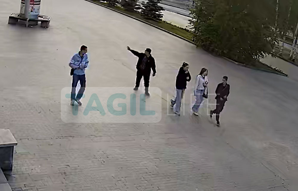 Полиция Нижнего Тагила ищет молодого человека, который случайно разбил окно цирка выстрелом из травматического пистолета | В Нижнем Тагиле парень выстрелил из травматического пистолета и разбил окно цирка Полиция Нижнего Тагила ищет молодого человека, который случайно разбил окно цирка выстрелом из травматического пистолета | В Нижнем Тагиле парень выстрелил из травматического пистолета и разбил окно цирка