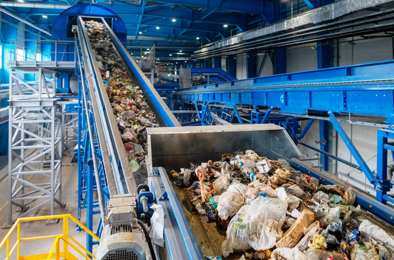 Нижний Тагил завален мусором: сортировочный комплекс принимает тонны отходов, но не хватает людей | Мусоросортировочный комплекс в Нижнем Тагиле готов к круглосуточной работе, но нужны сотрудники