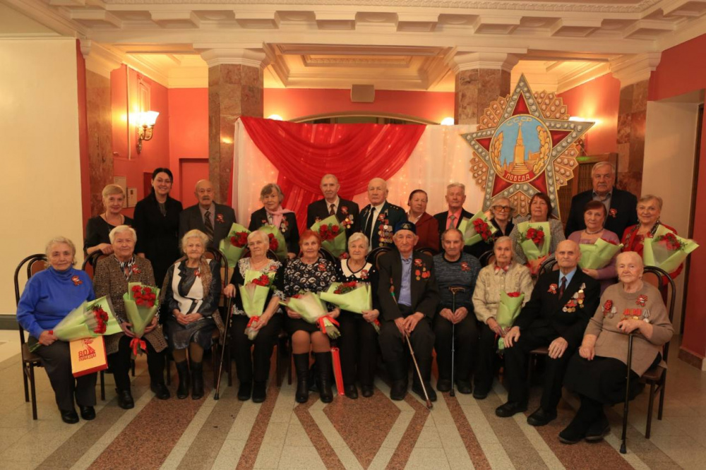 В Нижнем Тагиле юбилейные медали вручили ветеранам Великой Отечественной войны | На Урале поздравили ветеранов Великой Отечественной войны и вручили им награды