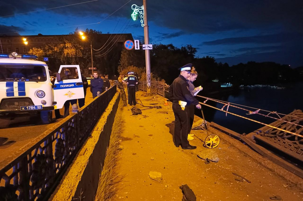 Кто был в Lexus, который попал в страшное ДТП: погибшие водитель и пассажирка могли быть в отношениях  | На Урале молодые ребята хотели записать видео для соцсетей, но попали в страшное ДТП