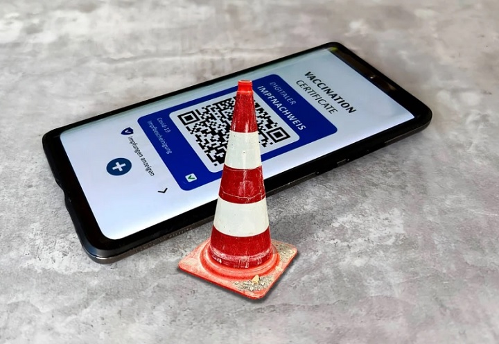 В Екатеринбурге на улицу вышли противники QR-кодов