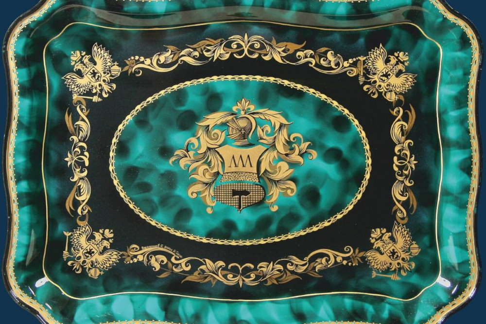 Во Всероссийском музее декоративного искусства открылась выставка тагильских подносов | Расписные подносы из Нижнетагильского музея представили на выставке