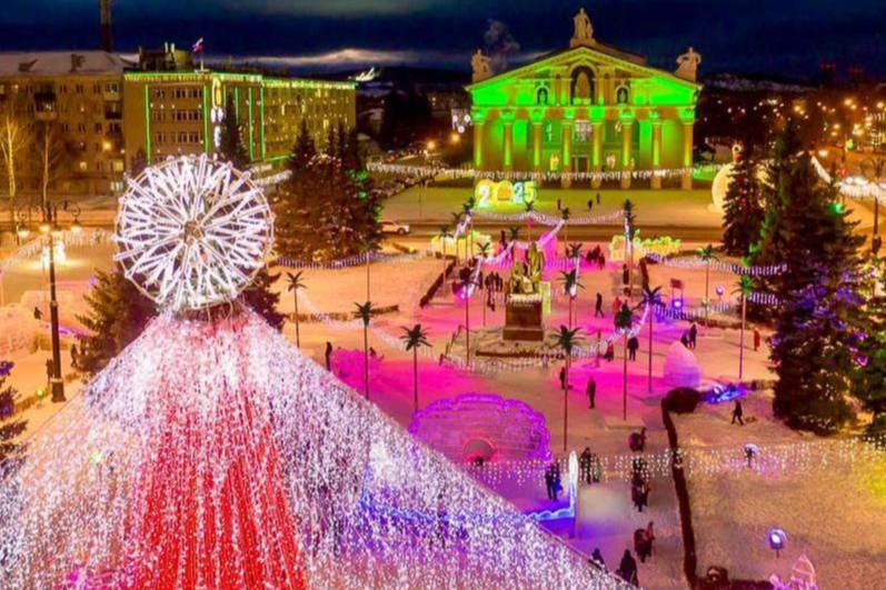 В Нижнем Тагиле начался демонтаж ледового городка | На Урале демонтируют ледовые городки В Нижнем Тагиле начался демонтаж ледового городка | На Урале демонтируют ледовые городки