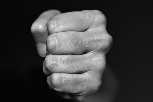 Житель Нижнего Тагила избил женщину ради трех тысяч рублей: подробности произошедшего