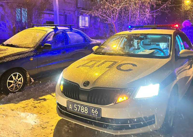 В Нижнем Тагиле задержали водителя без прав после попытки скрыться от ДПС | В Нижнем Тагиле водитель без прав пытался скрыться от автоинспекторов