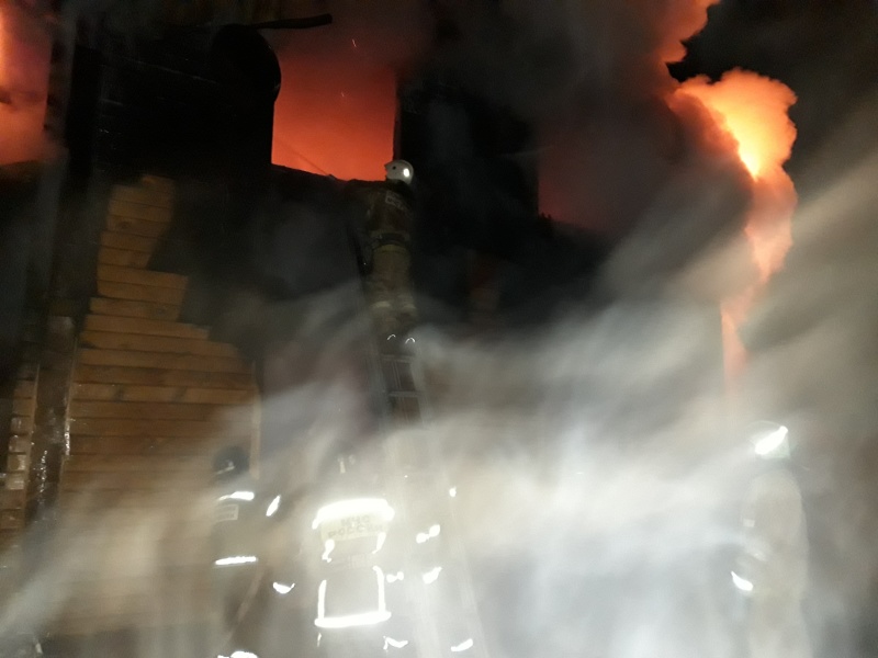 Ночью в Нижнем Тагиле сгорел частный строящийся дом Ночью в Нижнем Тагиле сгорел частный строящийся дом