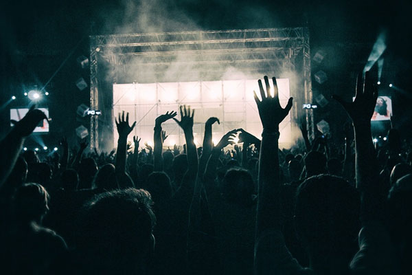 Гонорар не потянем: Нижний Тагил может остаться без звезды на День города | В Нижнем Тагиле из-за нехватки бюджета могут отменить концерт звезды на День города Гонорар не потянем: Нижний Тагил может остаться без звезды на День города | В Нижнем Тагиле из-за нехватки бюджета могут отменить концерт звезды на День города