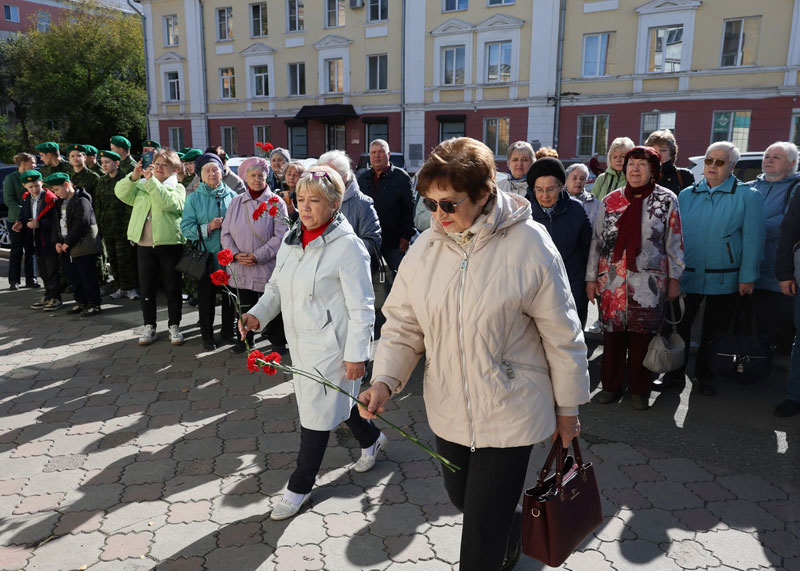 Подвиг, который помнят: в Нижнем Тагиле установили мемориальную доску Герою СССР | В Нижнем Тагиле увековечили память Героя Советского Союза Кононова