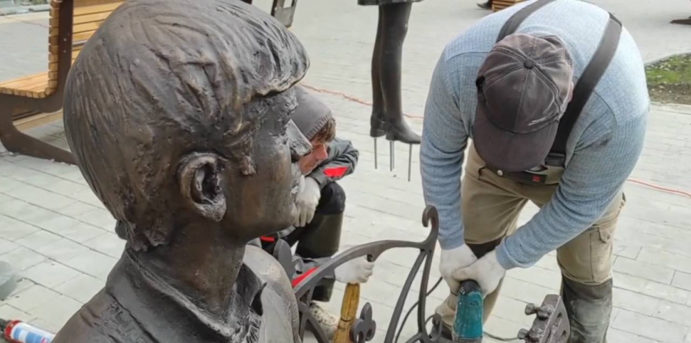 В Нижнем Тагиле на Ленинградском проспекте завершают установку четырех скульптурных композиций | На Урале появятся новые скульптурные композиции В Нижнем Тагиле на Ленинградском проспекте завершают установку четырех скульптурных композиций | На Урале появятся новые скульптурные композиции