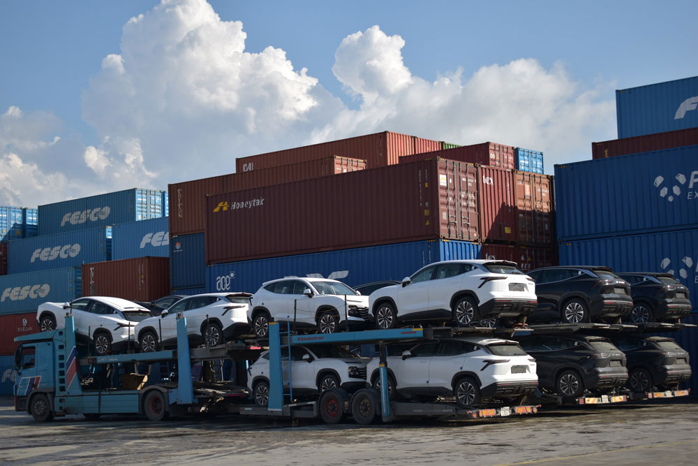 Ввоз легковых автомобилей через Екатеринбургскую таможню вырос почти в три раза | В Екатеринбург ввозят всё больше автомобилей: лидируют машины из Китая