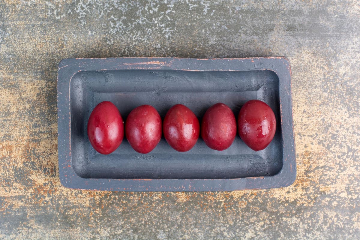 Уникальные пасхальные яйца из Грузии — там используют растение, которое красило ещё ковры и ткани