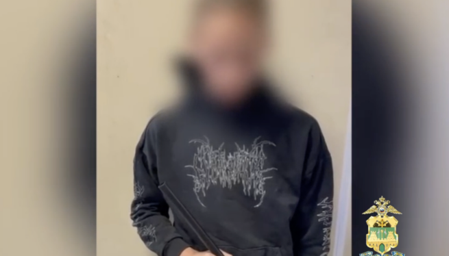 В Сочи школьник разгуливал по улицам с винтовкой | В Сочи школьник разгуливал по улицам с винтовкой В Сочи школьник разгуливал по улицам с винтовкой | В Сочи школьник разгуливал по улицам с винтовкой