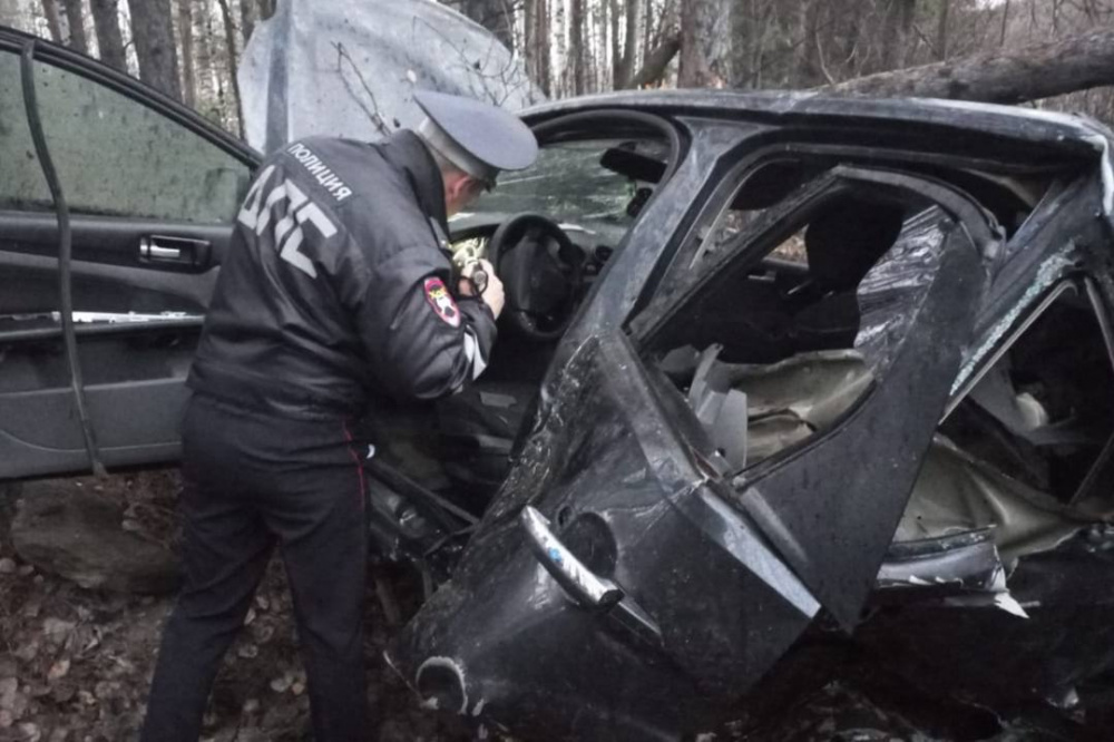 На дороге «Екатеринбург – Нижний Тагил – Серов» вновь произошло смертельное ДТП | На Урале в ДТП погиб 28-летний водитель, влетевший в дерево
